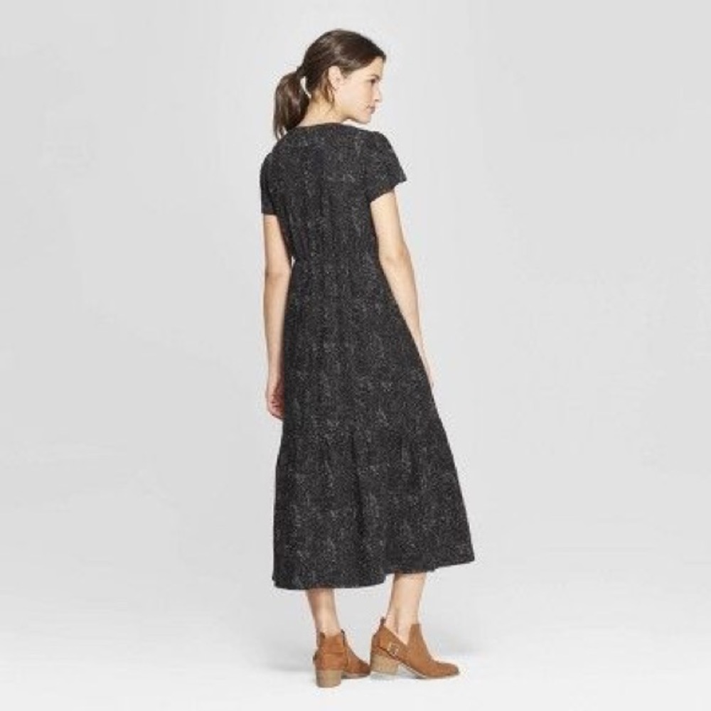 Never worn! Linen short sleeve v neck midi dress.